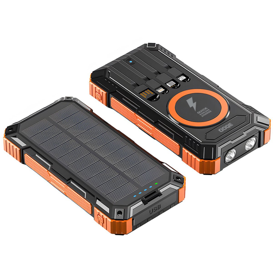 Solar Powerbank 30000mAh van Nooduitrusting.nl op een tafel, met een telefoon die erop wordt opgeladen.